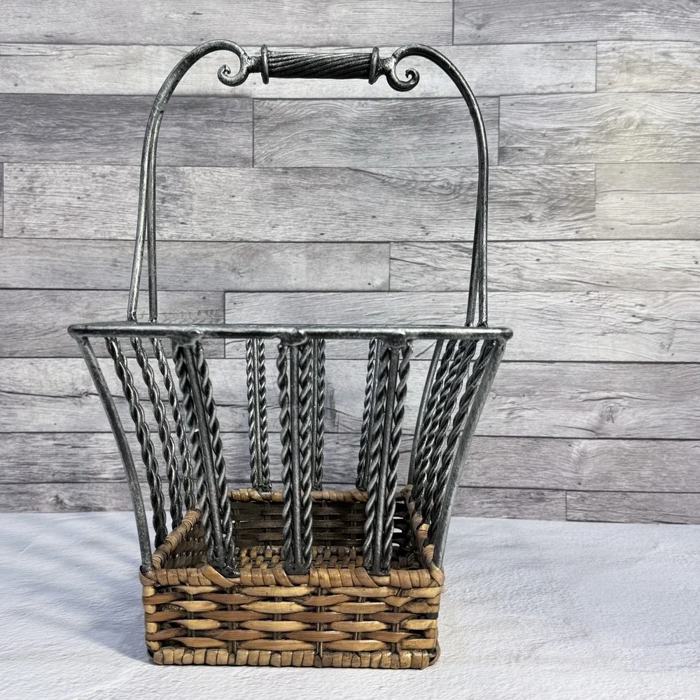 Rustic Metal Wicker Basket Farmhouse Decor Storage‎ Caddy Spring Display